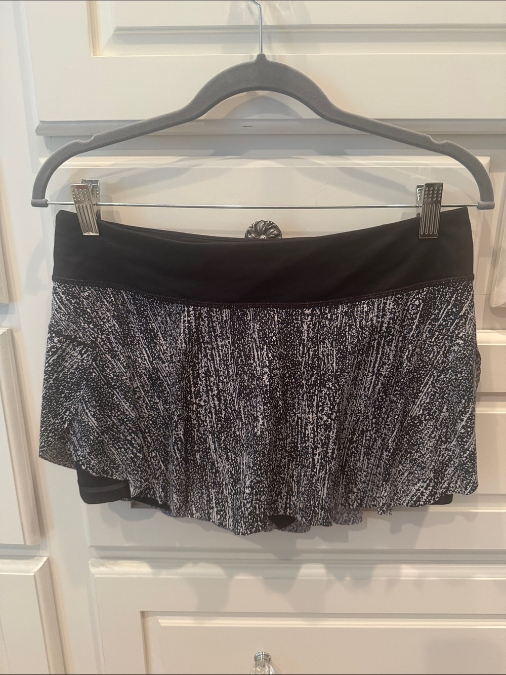 Lululemon Black & White Patterned Skirt with Elastic Waistband